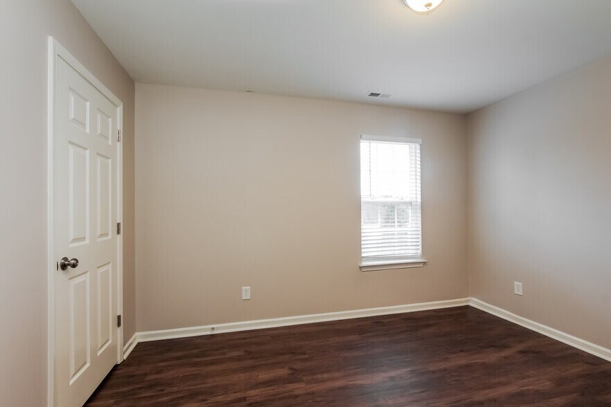 Building Photo - 1126 Larkspur Ln