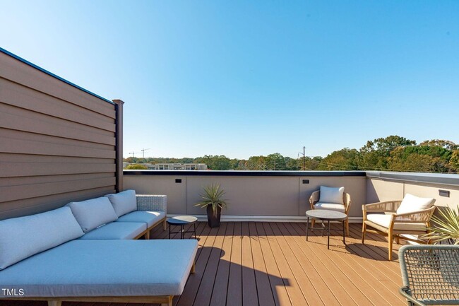 Building Photo - **OFFERING 50% OFF THE FIRST MONTH'S RENT*...