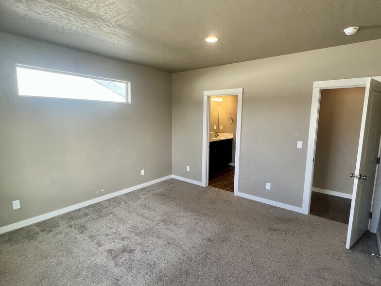 Building Photo - 2395 Chelan St