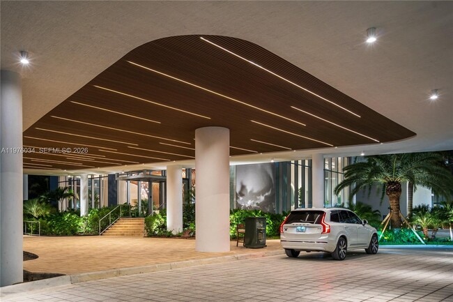 Building Photo - 700 NE 24th St