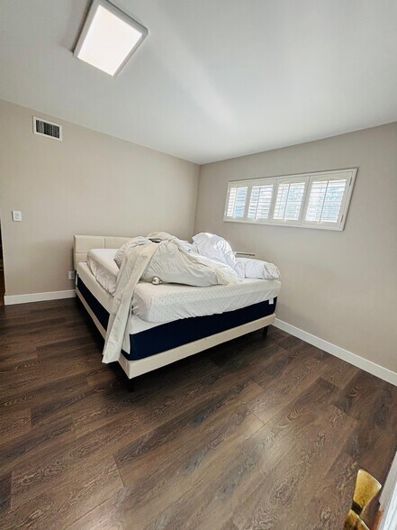 Building Photo - 5741 Larryan Dr