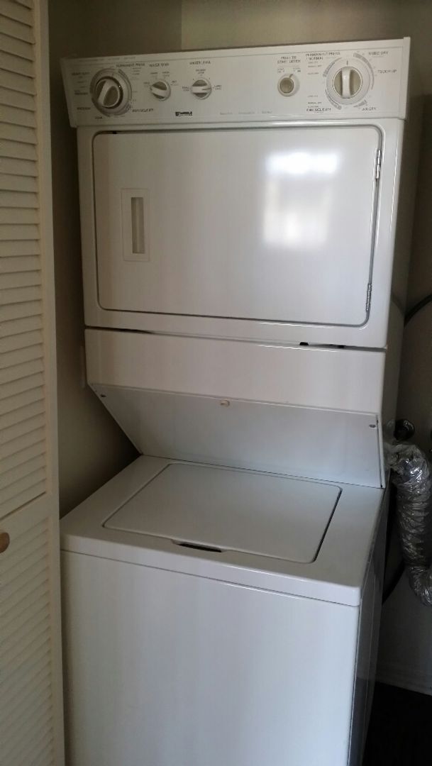 Building Photo - We Pay Referrals - A Move-In Ready Condo!