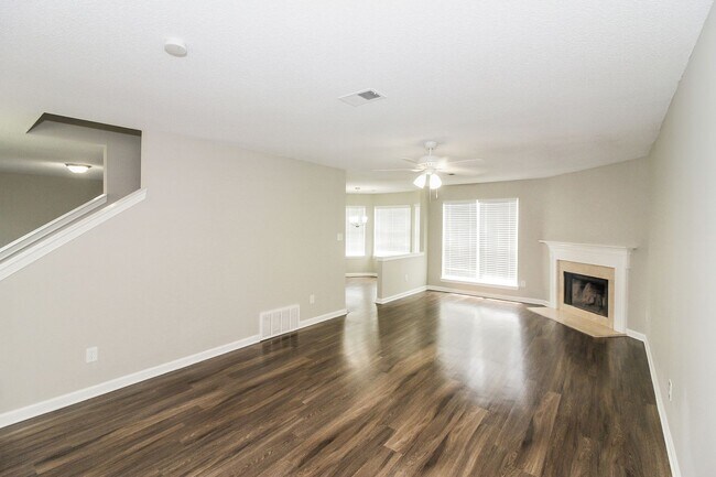 Building Photo - Beautiful Home for Rent in  Barry Farms Ph2 Subdivision!