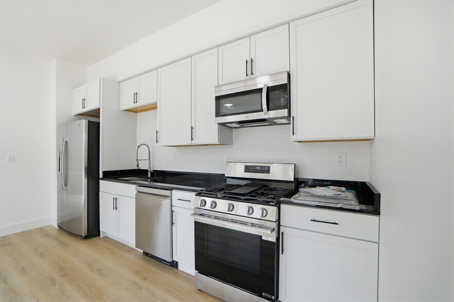 Building Photo - 2210 Eureka Ter