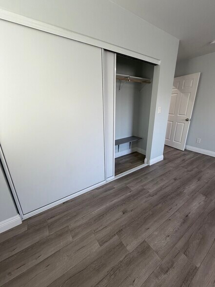 Building Photo - 1303 W 109th Pl