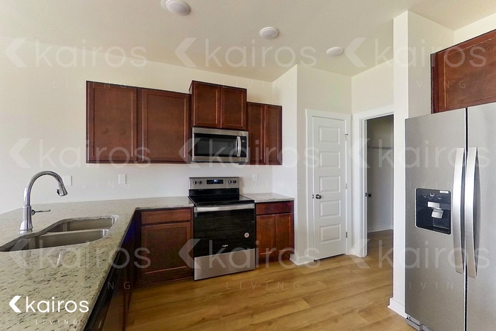 Building Photo - 6411 Upchurch Dr