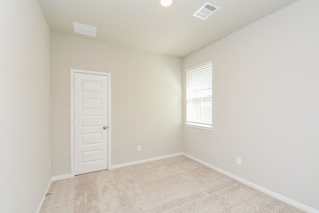Building Photo - 14042 Chinook Dr