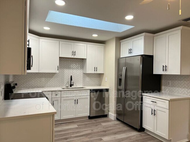 Building Photo - 7509 SW 78th Pl