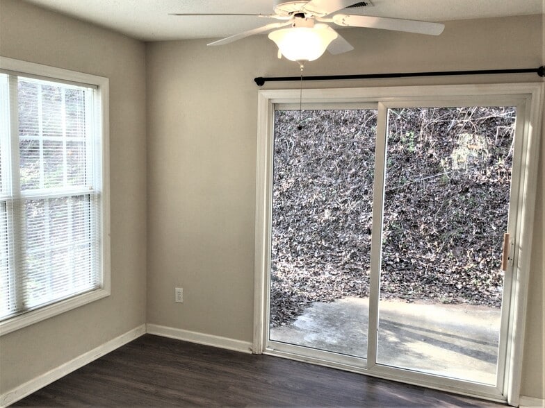 Building Photo - 5470 Regent Village Dr