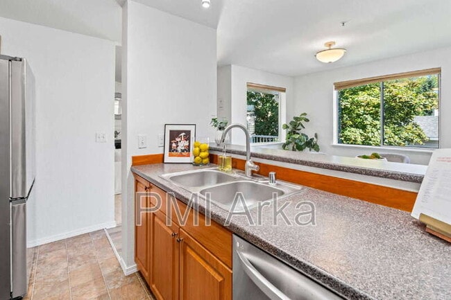 Building Photo - 19230 Forest Park Dr NE