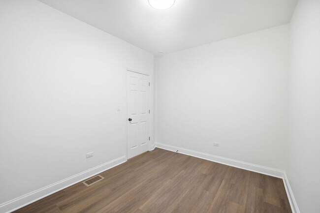 Building Photo - 1942 Elmwood Ave