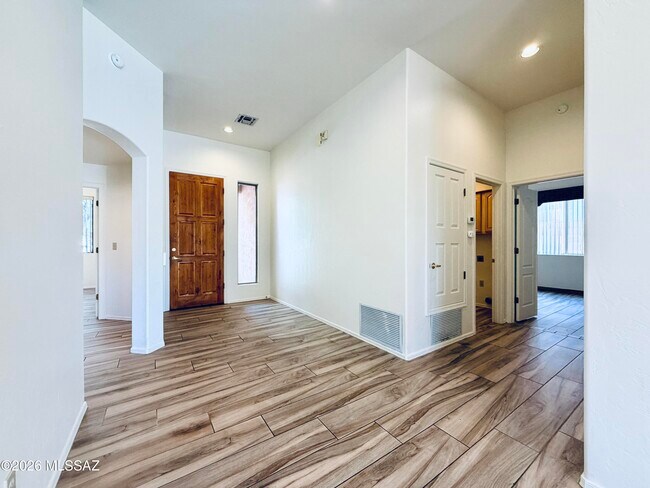 Building Photo - 5206 N Canyon Rise Pl