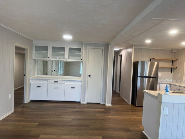 Building Photo - 3 bedroom 2 bath