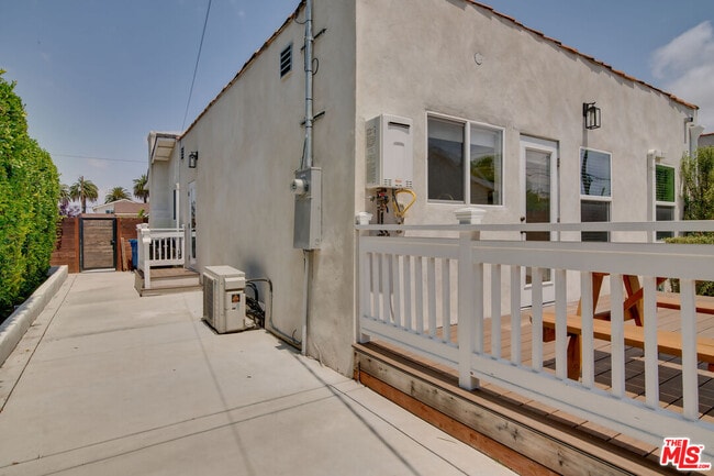 Building Photo - 2616 W 77th St