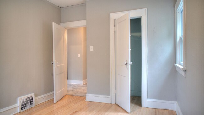 Building Photo - 2865 N Frederick Ave