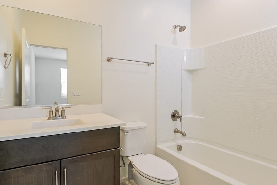 Building Photo - 12174 W Charismatic Dr