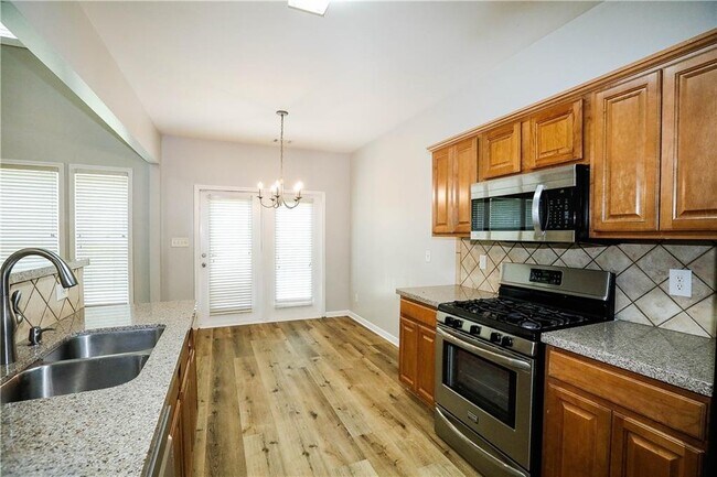 Building Photo - 2158 Staunton Dr