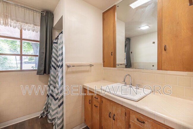 Building Photo - 5524 W Randolph Dr