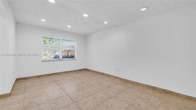 Building Photo - 10575 La Placida Dr