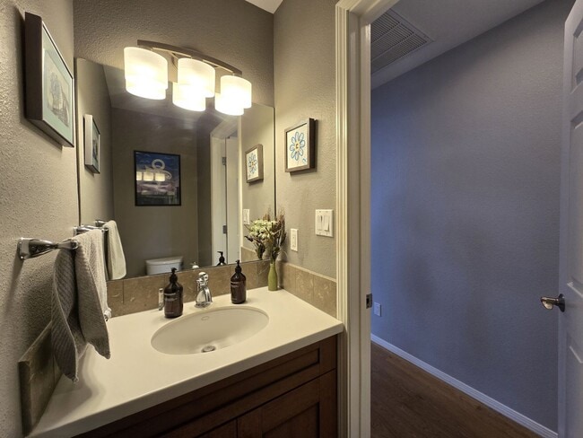 Building Photo - Beautiful Quemazon Home (5085 Alegria)
