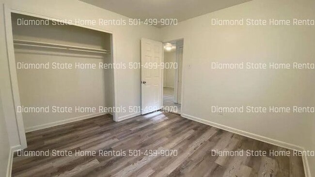 Building Photo - 824 Jane Dr