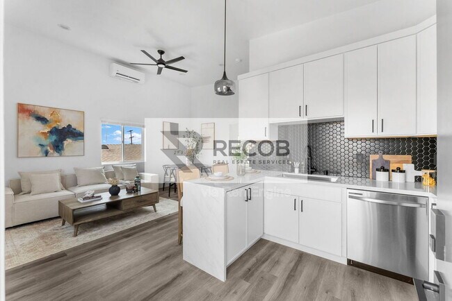 Building Photo - 2722 Nye St