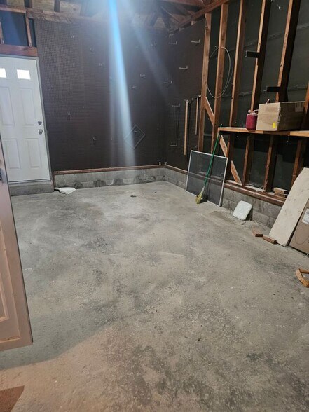 Building Photo - 44 Aurora Dr