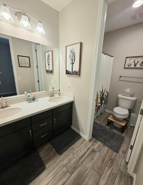 Bathroom - 5154 N 188th Ln