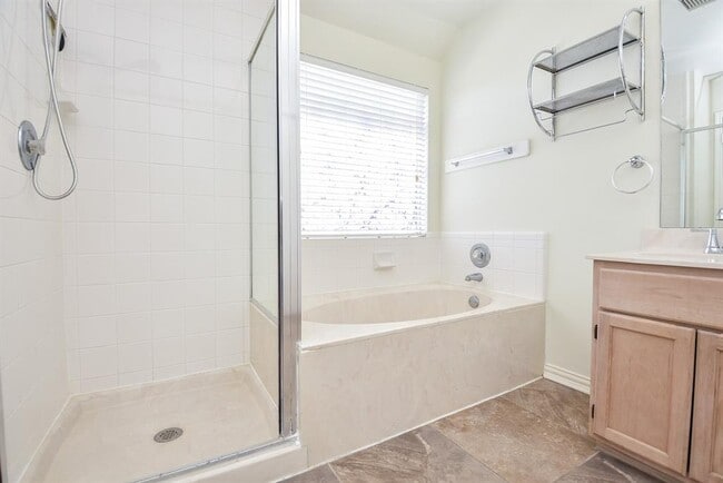 Building Photo - 4026 Almond Lake Dr