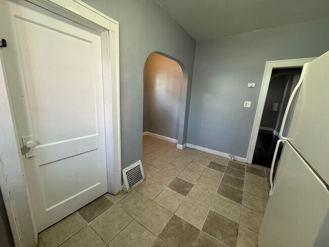 Building Photo - 830-832 Weghorst Street