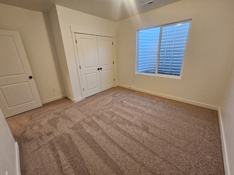 Building Photo - 895 E Antelope Dr