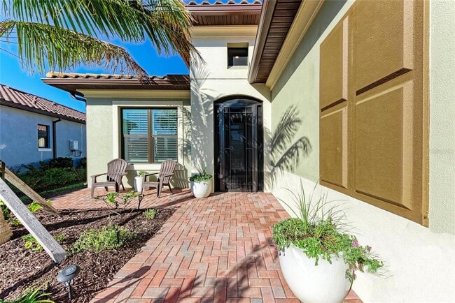 Building Photo - 2322 5th St E