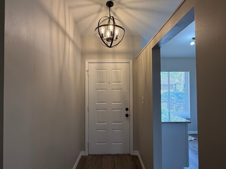 Building Photo - 160 Clear Lake Cir