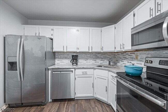 Building Photo - 56 Maple Ln