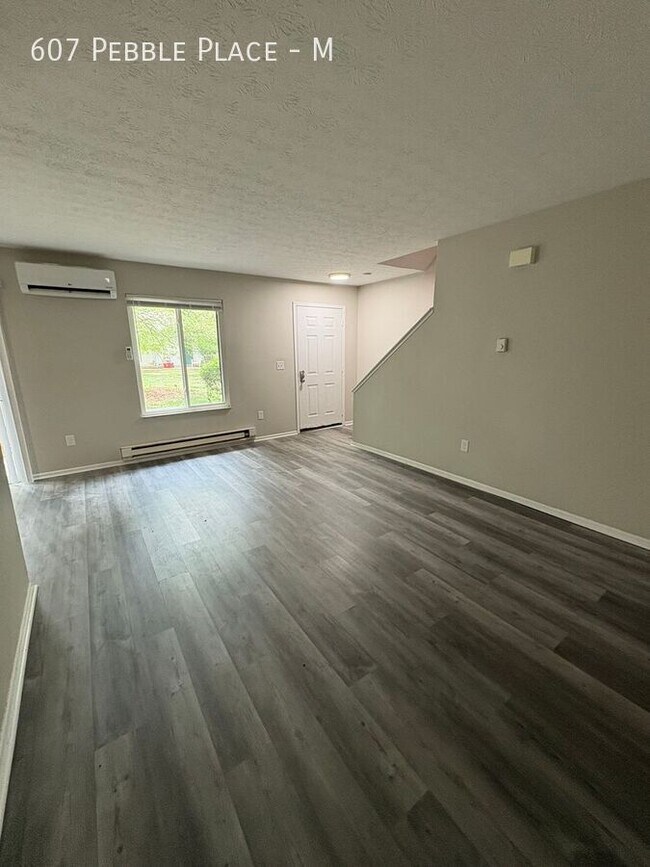 Building Photo - 607 Pebble Pl Dr