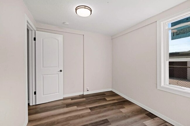 Building Photo - For Rent: Cozy and Adorable 2-Bedroom / 1-...