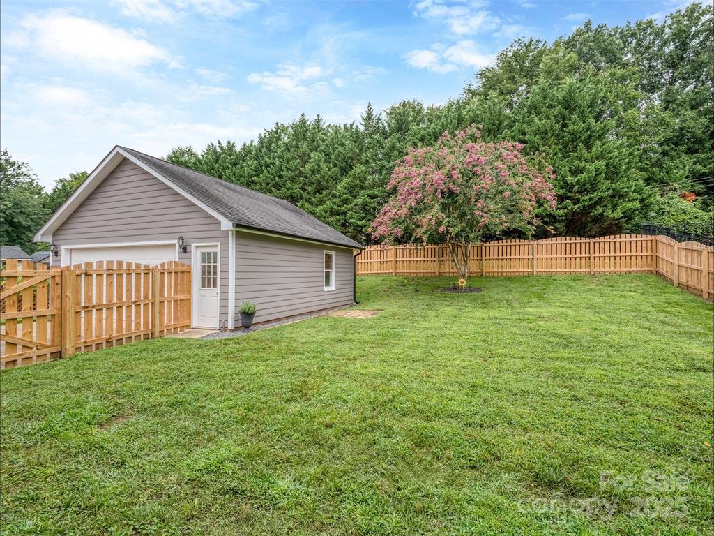 Building Photo - 8715 Parkchester Dr