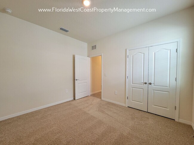 Building Photo - COOL COASTAL 4 BED/2 BATH HOME! PALISADES LAKEWOOD RANCH! COMMUNITY POOL/FITNESS ROOM!