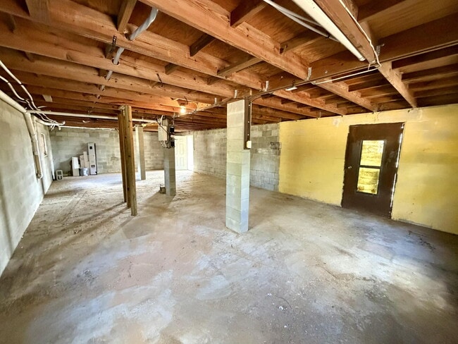 Building Photo - Peaceful Elevated Villa Near the Lake – Fully Renovated | $2,200/month