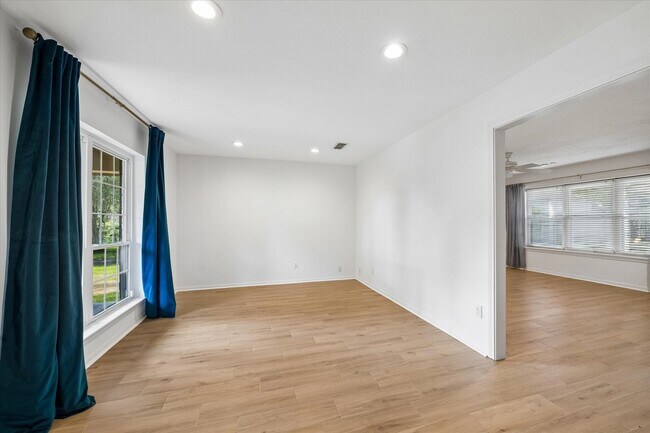 Building Photo - 2731 Stetson Ln