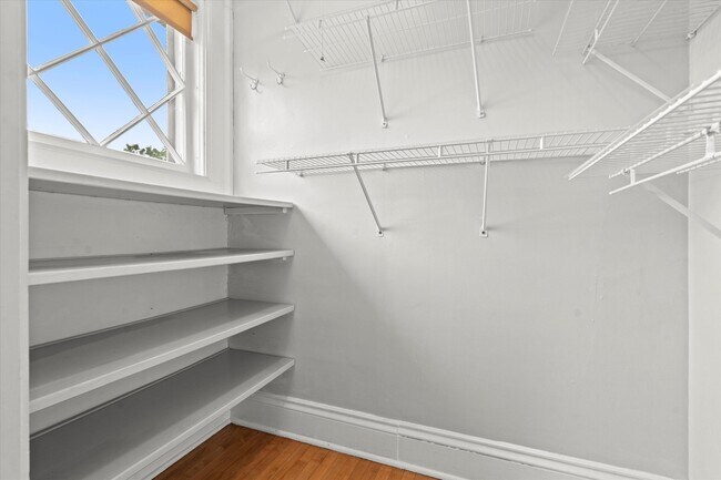 Building Photo - 2581 N Maryland Ave