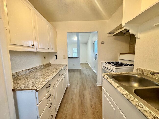 Building Photo - 602 Lovett Ave