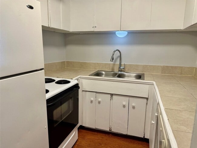 Building Photo - 1000 Heights Blvd