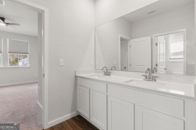 Building Photo - 208 Park View Ln