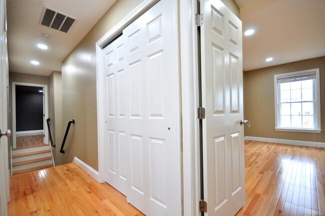 Building Photo - 47 Chaponis Way