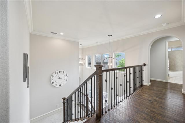 Building Photo - 580 Butchart Dr