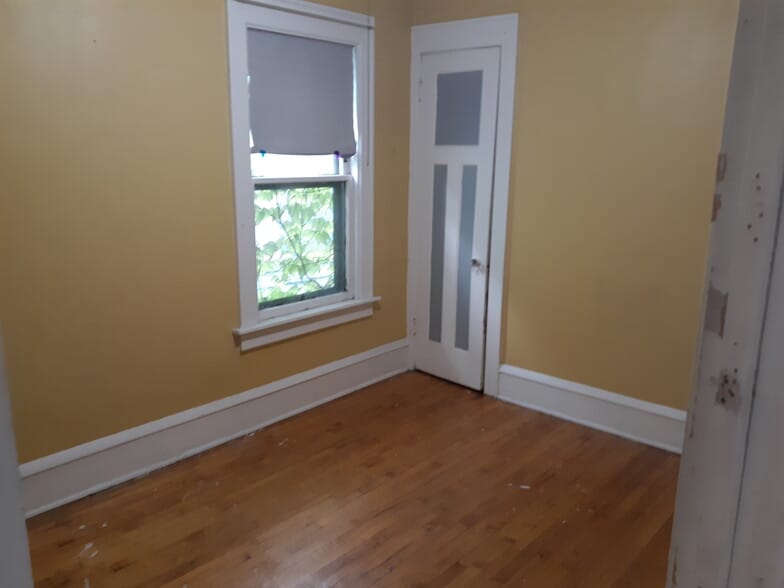 Building Photo - 3463 N Oakland Ave