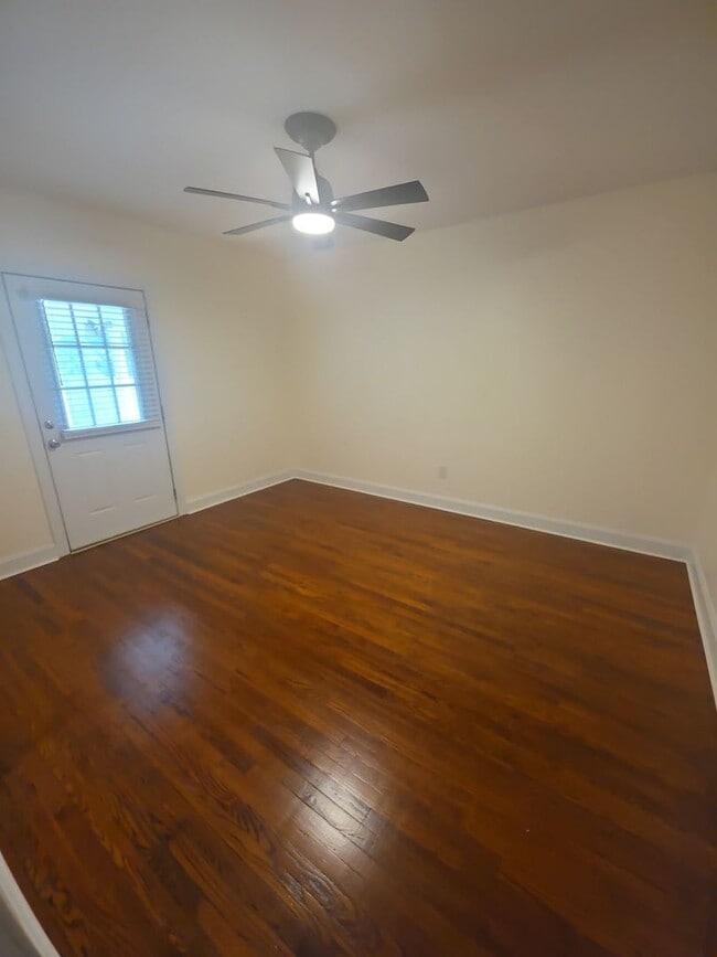 Building Photo - 1106 Park Dr