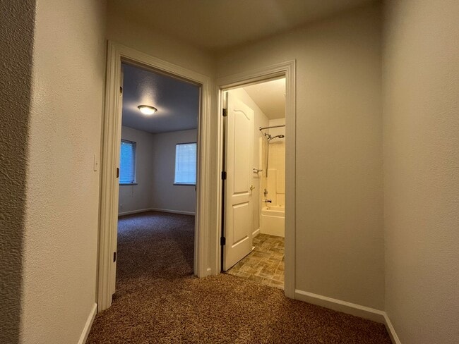 Building Photo - Spacious 3 Bedroom, 2.5 Bathroom w/ Bonus ...