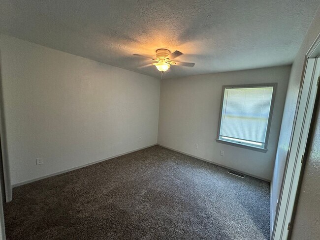 Building Photo - Fully Remodeled 3bed/2bath Available in We...